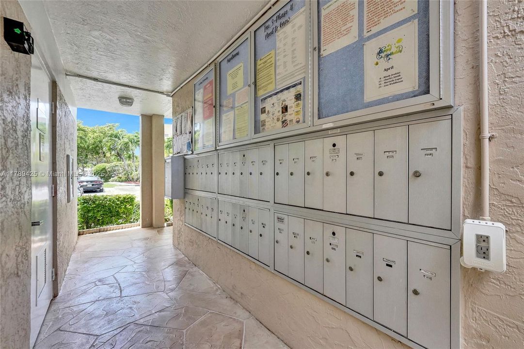 合同活跃: $140,000 (2 贝兹, 2 浴室, 1370 平方英尺)