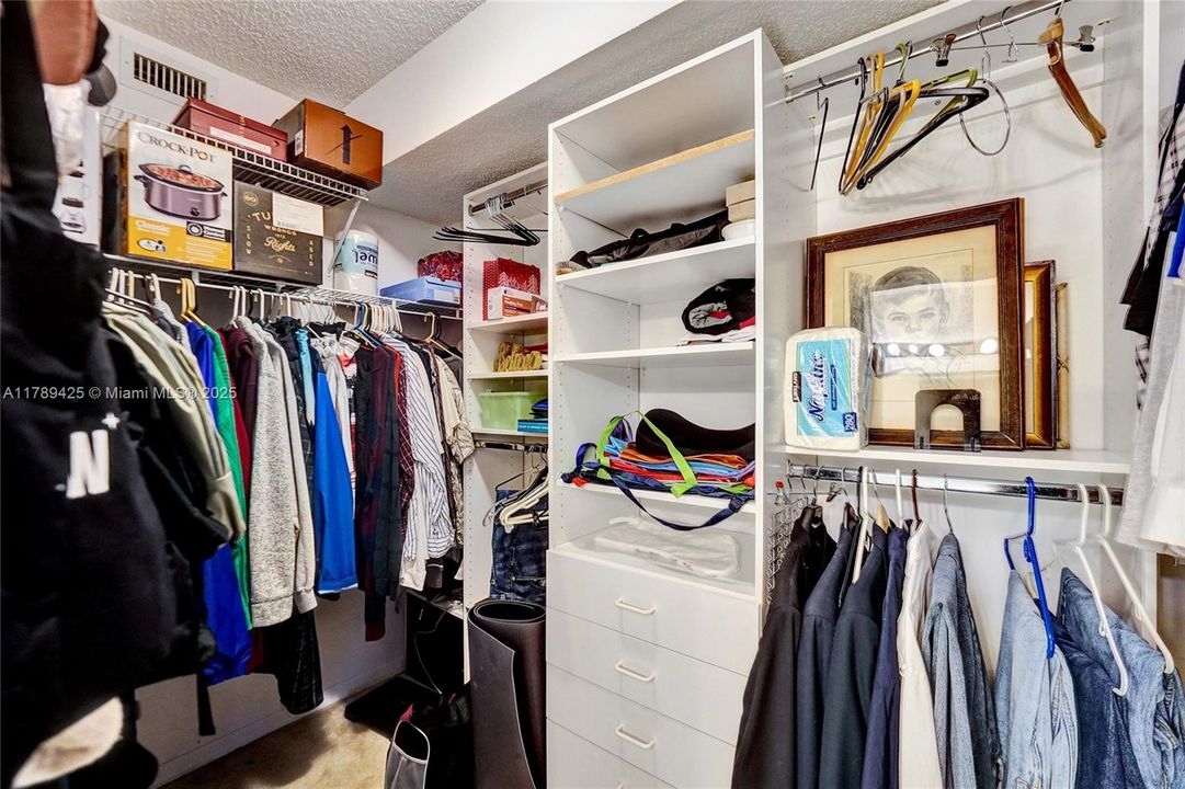 合同活跃: $140,000 (2 贝兹, 2 浴室, 1370 平方英尺)