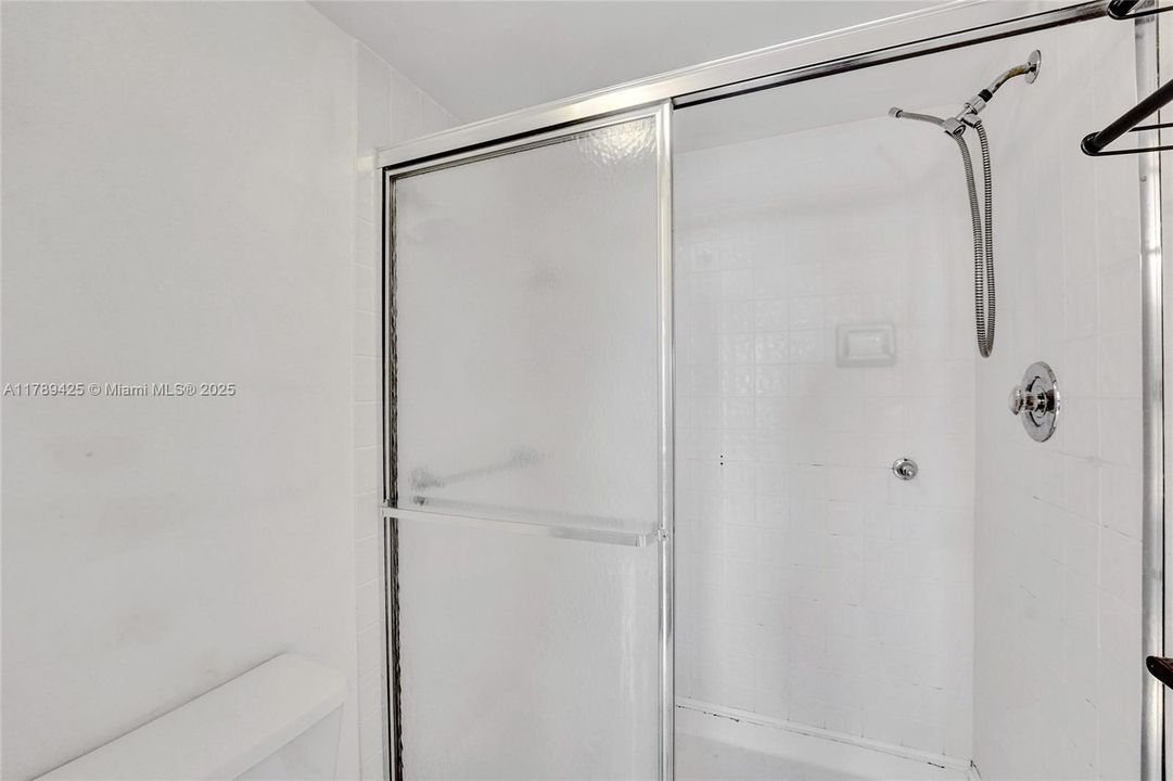 合同活跃: $140,000 (2 贝兹, 2 浴室, 1370 平方英尺)