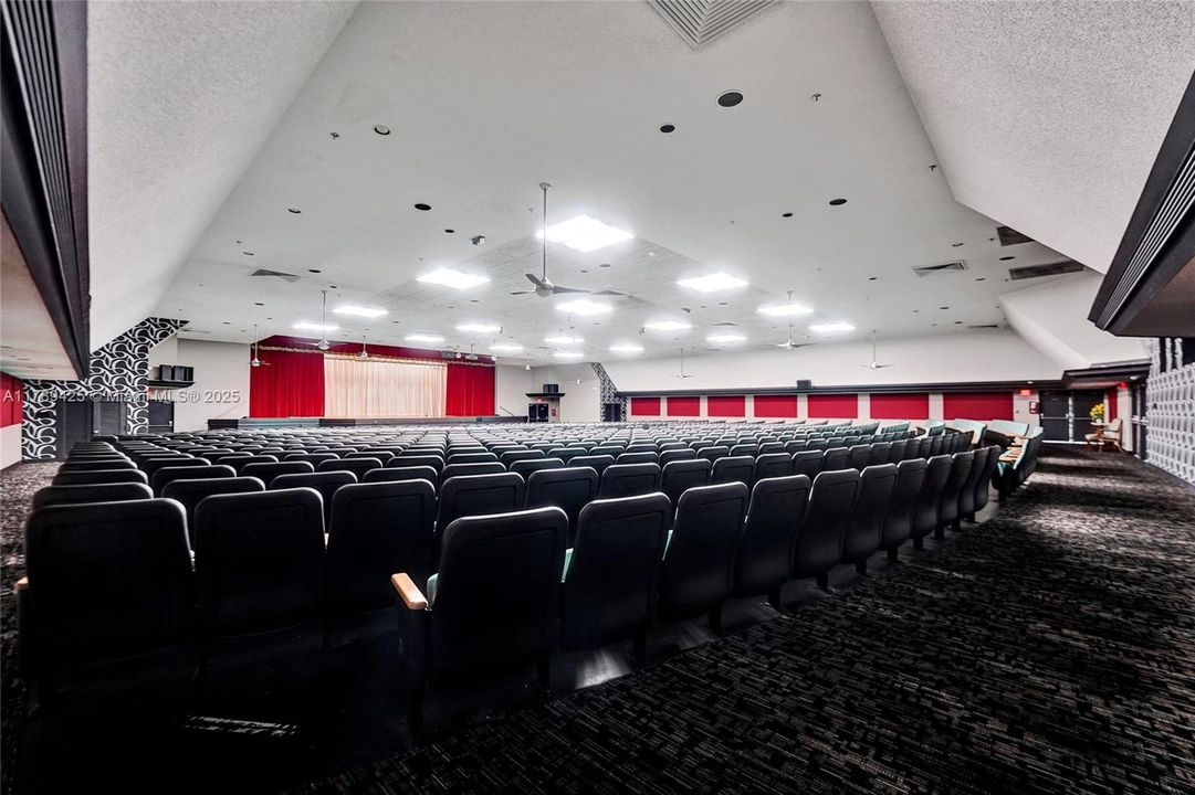 合同活跃: $140,000 (2 贝兹, 2 浴室, 1370 平方英尺)