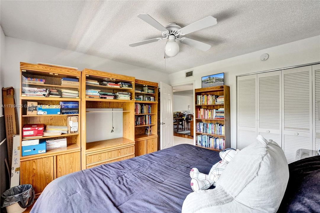 合同活跃: $140,000 (2 贝兹, 2 浴室, 1370 平方英尺)