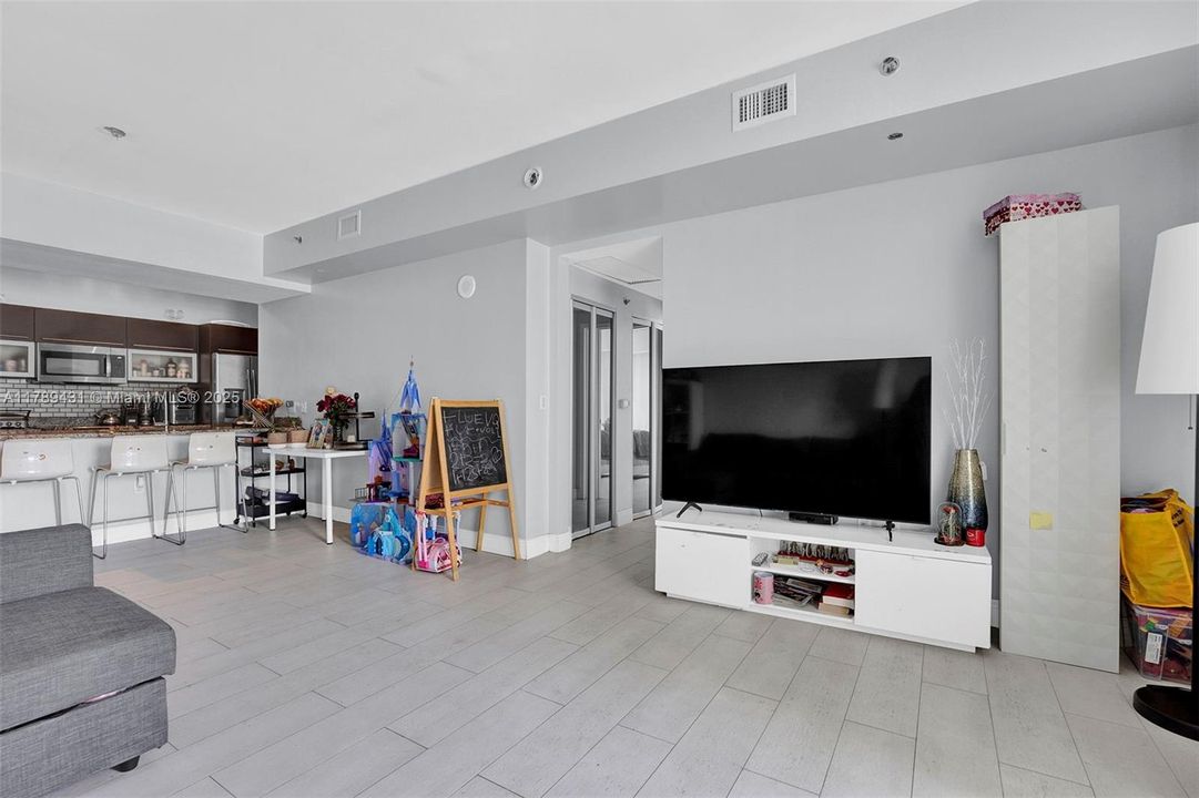 Recently Sold: $459,900 (1 beds, 1 baths, 774 Square Feet)