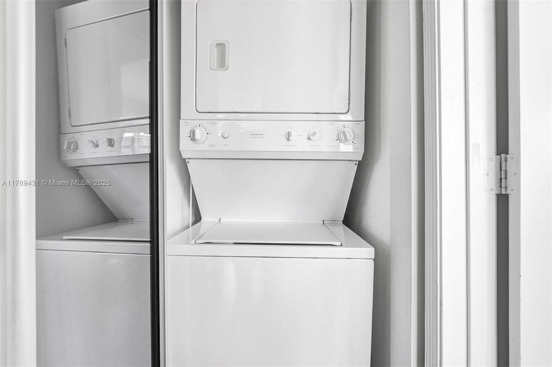 Recently Sold: $459,900 (1 beds, 1 baths, 774 Square Feet)