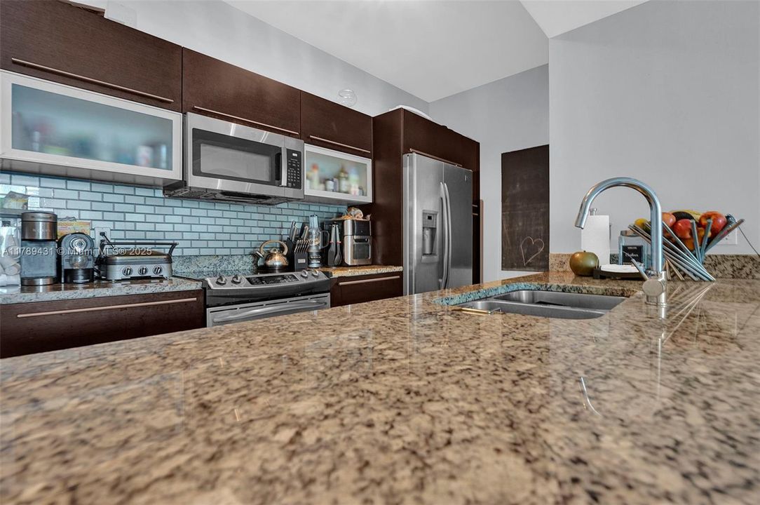 Recently Sold: $459,900 (1 beds, 1 baths, 774 Square Feet)