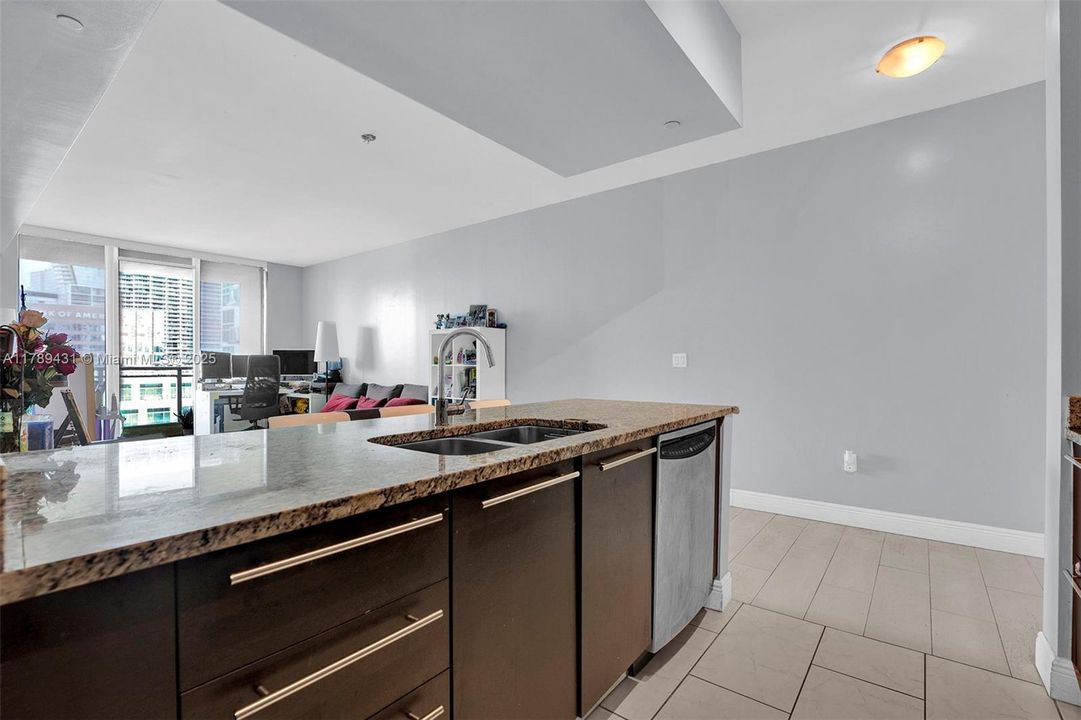 Recently Sold: $459,900 (1 beds, 1 baths, 774 Square Feet)