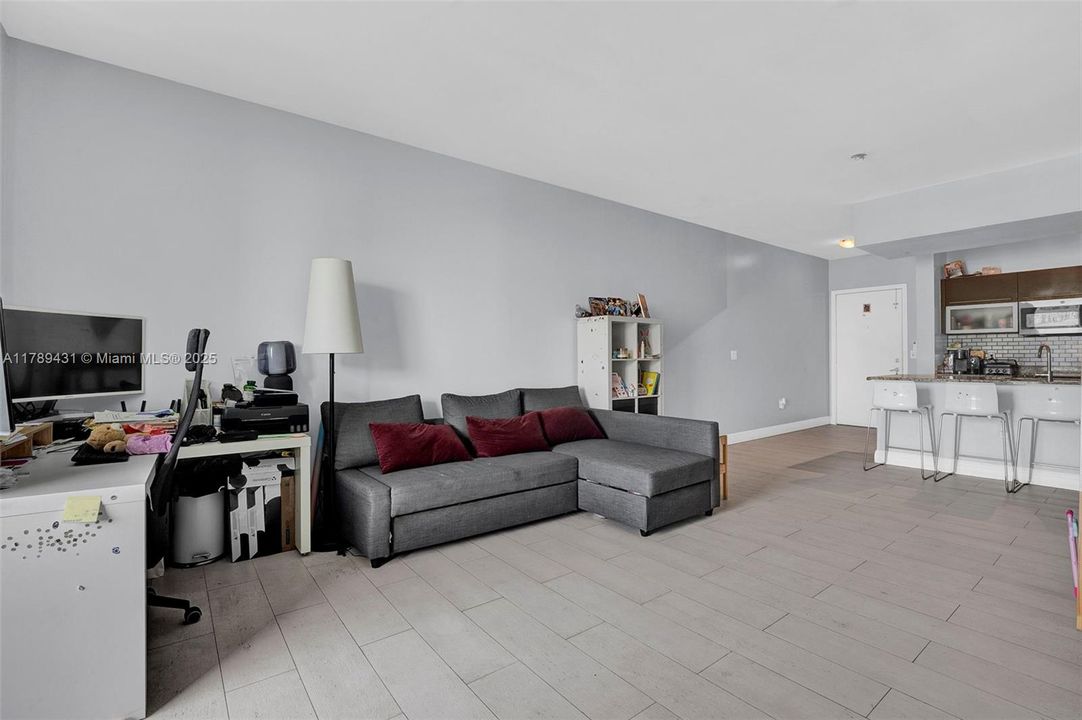 Recently Sold: $459,900 (1 beds, 1 baths, 774 Square Feet)