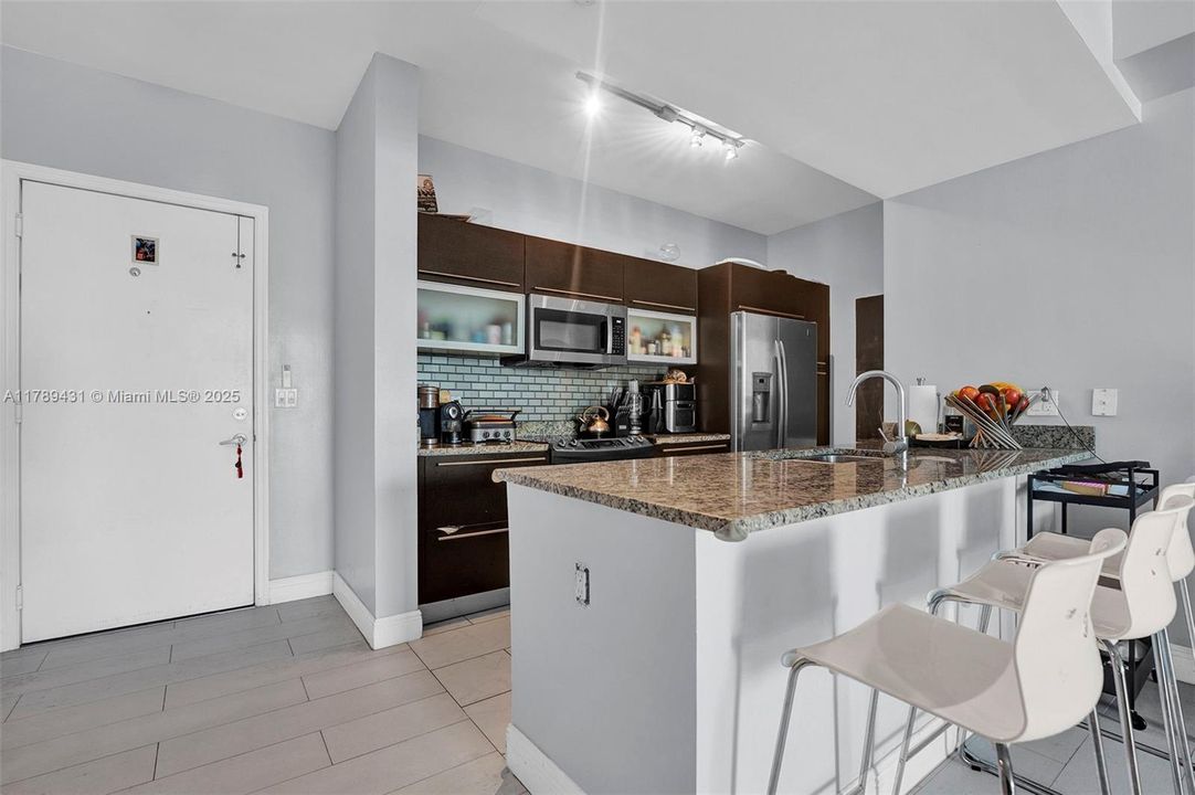 Recently Sold: $459,900 (1 beds, 1 baths, 774 Square Feet)