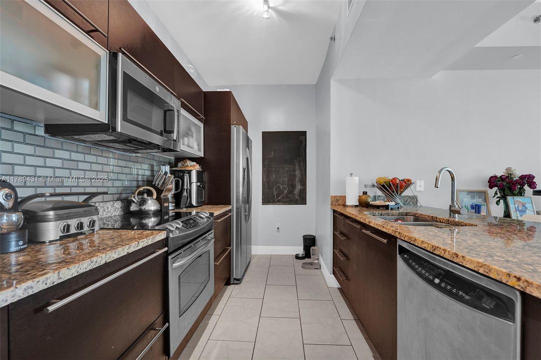 Recently Sold: $459,900 (1 beds, 1 baths, 774 Square Feet)