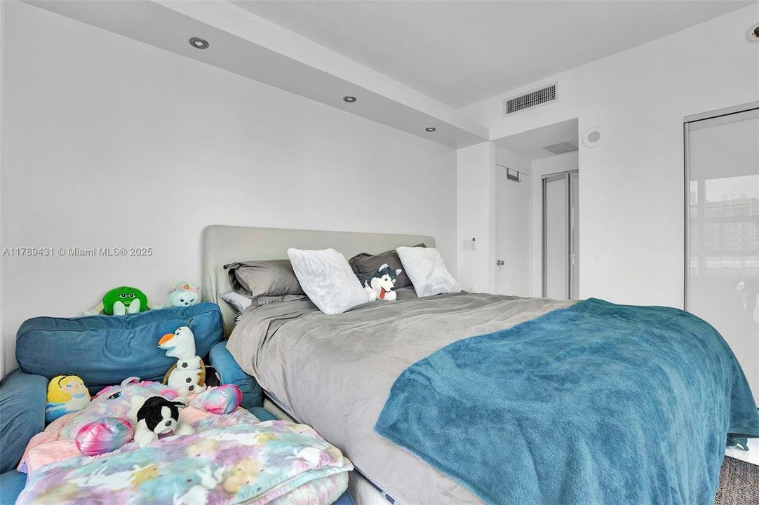 Recently Sold: $459,900 (1 beds, 1 baths, 774 Square Feet)