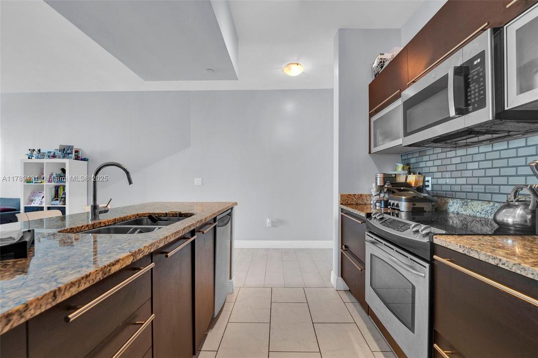 Recently Sold: $459,900 (1 beds, 1 baths, 774 Square Feet)