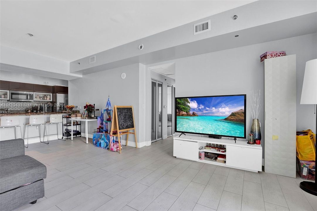 Recently Sold: $459,900 (1 beds, 1 baths, 774 Square Feet)