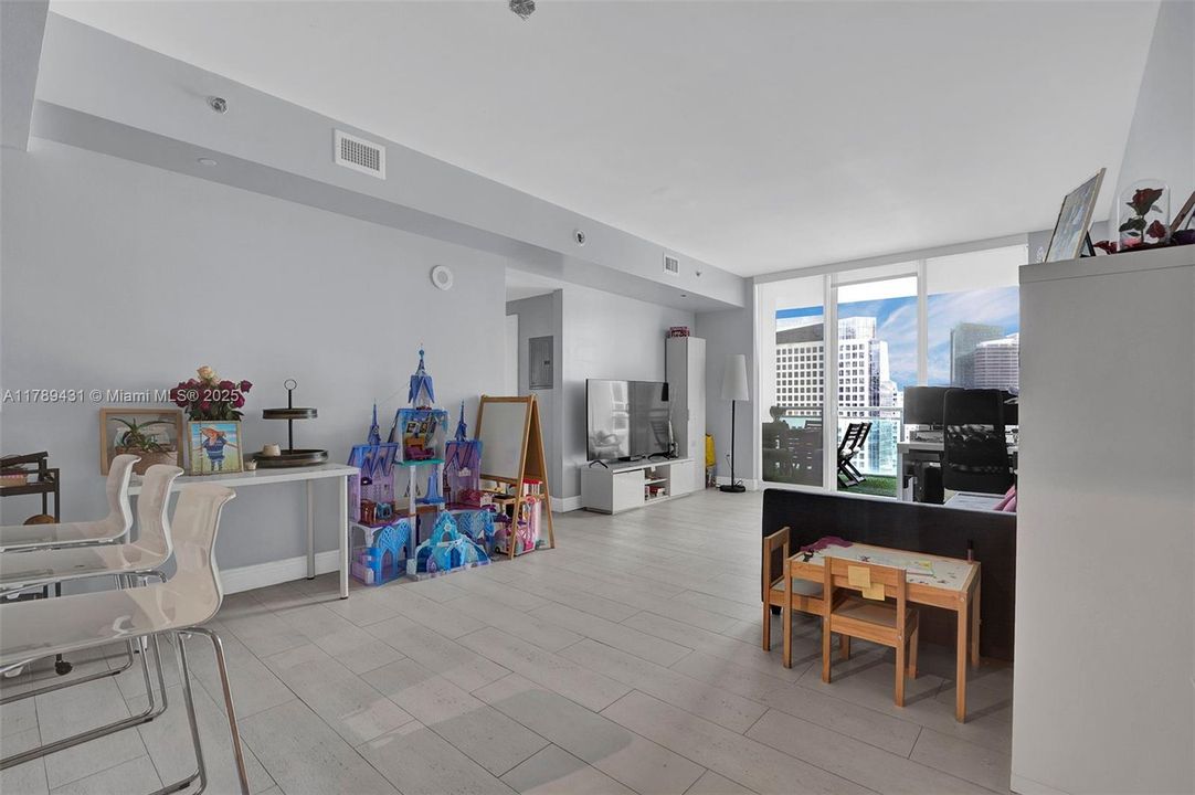 Recently Sold: $459,900 (1 beds, 1 baths, 774 Square Feet)