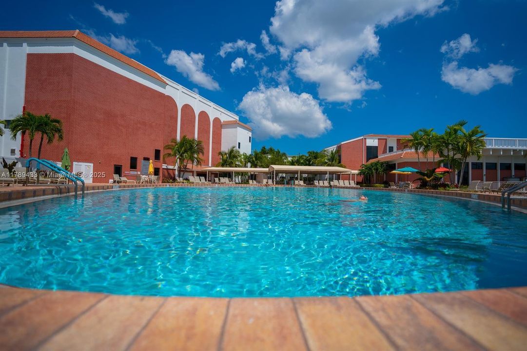 Vendido Recientemente: $142,500 (2 camas, 2 baños, 820 Pies cuadrados)