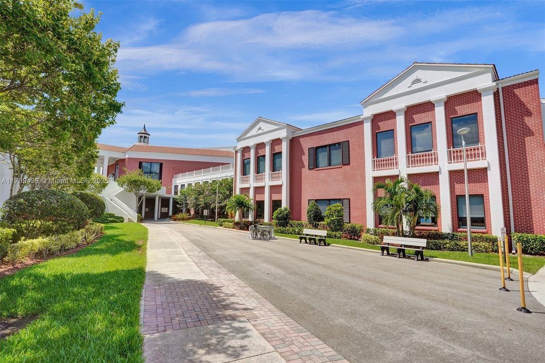 Vendido Recientemente: $142,500 (2 camas, 2 baños, 820 Pies cuadrados)