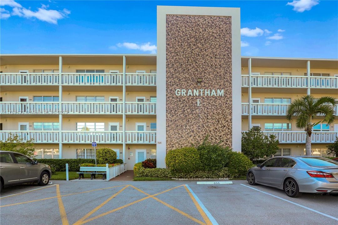 Vendido Recientemente: $142,500 (2 camas, 2 baños, 820 Pies cuadrados)