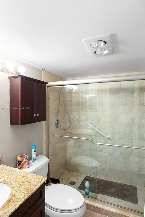 Vendido Recientemente: $142,500 (2 camas, 2 baños, 820 Pies cuadrados)