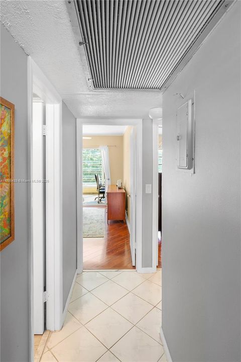 Vendido Recientemente: $142,500 (2 camas, 2 baños, 820 Pies cuadrados)