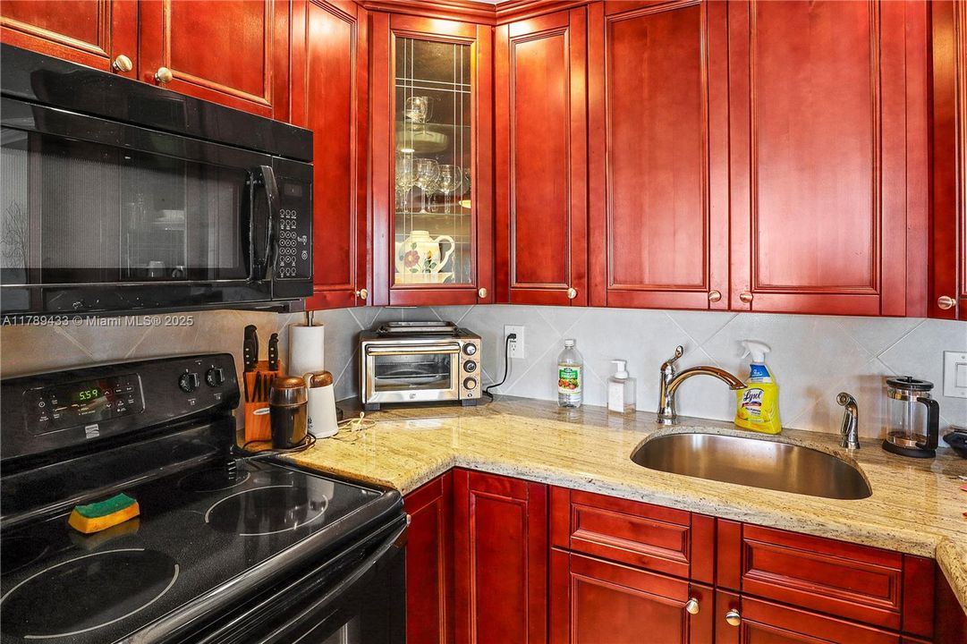 Vendido Recientemente: $142,500 (2 camas, 2 baños, 820 Pies cuadrados)