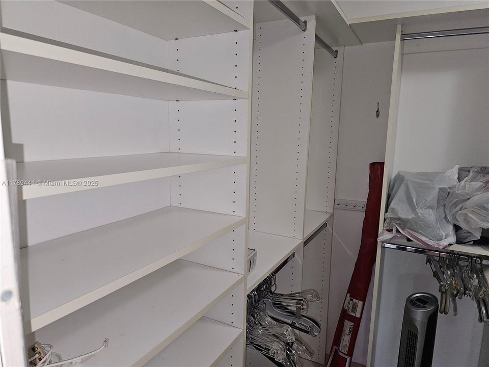 For Sale: $640,000 (2 beds, 2 baths, 1360 Square Feet)