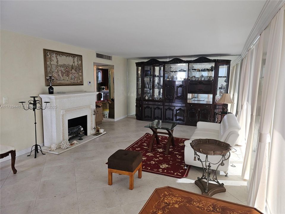 For Sale: $640,000 (2 beds, 2 baths, 1360 Square Feet)