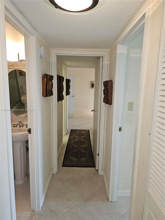 For Sale: $640,000 (2 beds, 2 baths, 1360 Square Feet)