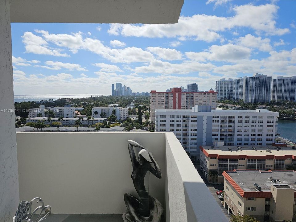 For Sale: $640,000 (2 beds, 2 baths, 1360 Square Feet)