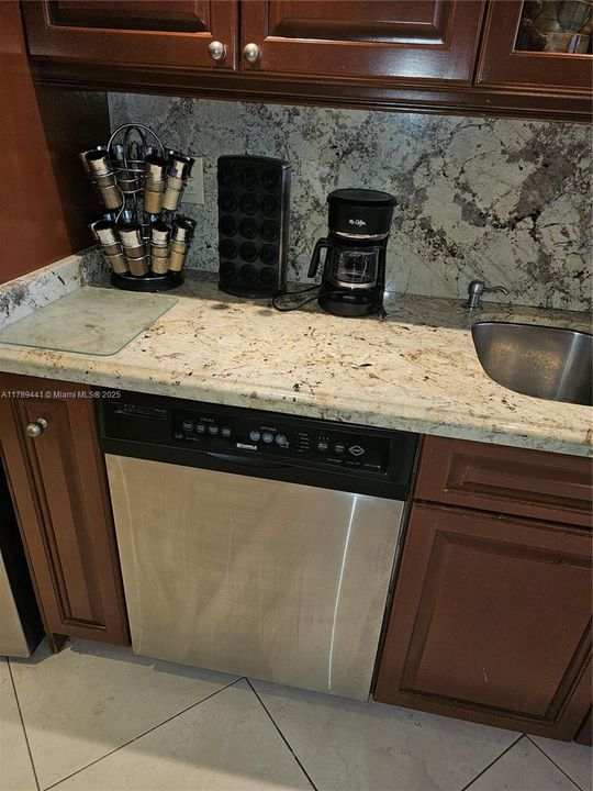 For Sale: $640,000 (2 beds, 2 baths, 1360 Square Feet)