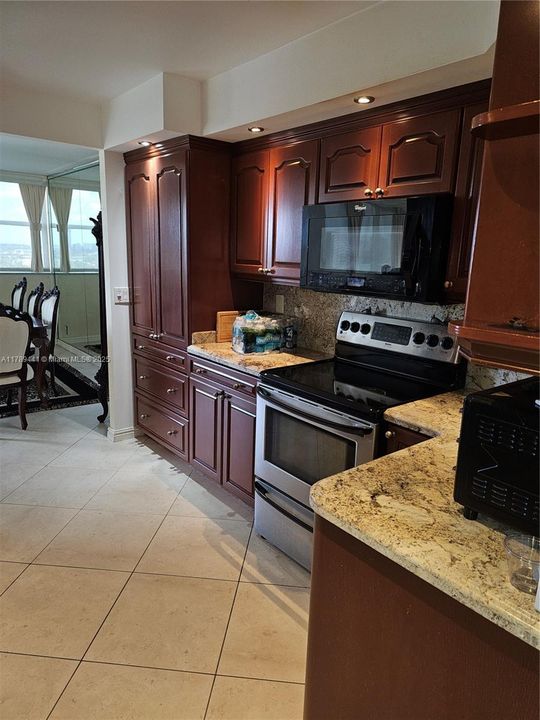 For Sale: $640,000 (2 beds, 2 baths, 1360 Square Feet)