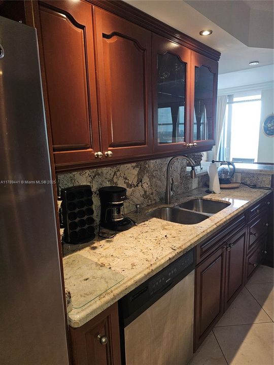 For Sale: $640,000 (2 beds, 2 baths, 1360 Square Feet)