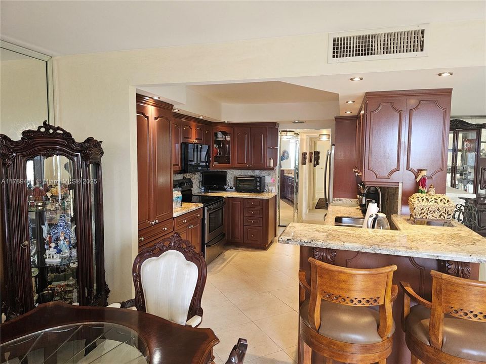 For Sale: $640,000 (2 beds, 2 baths, 1360 Square Feet)