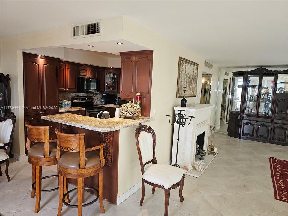 For Sale: $640,000 (2 beds, 2 baths, 1360 Square Feet)