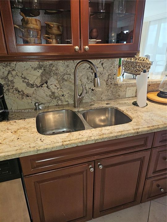 For Sale: $640,000 (2 beds, 2 baths, 1360 Square Feet)