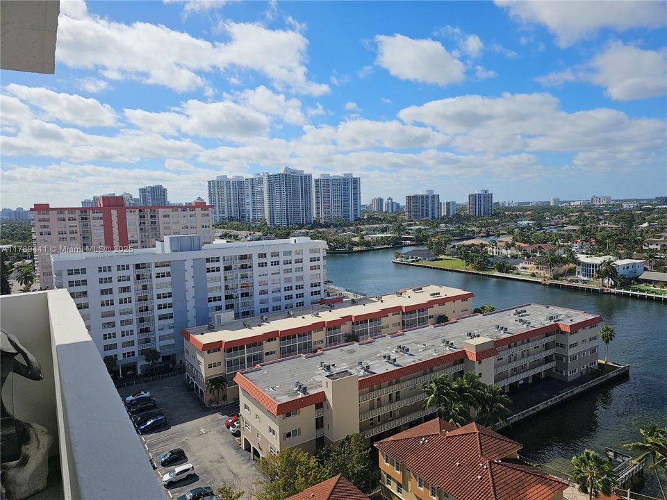 For Sale: $640,000 (2 beds, 2 baths, 1360 Square Feet)