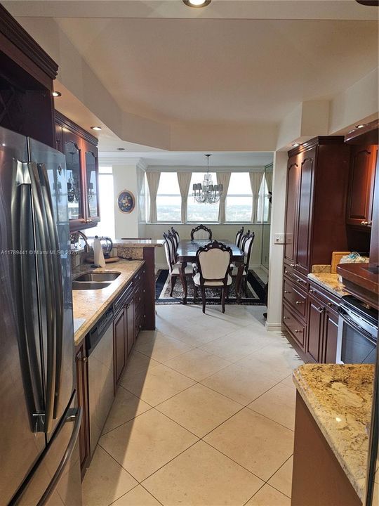 For Sale: $640,000 (2 beds, 2 baths, 1360 Square Feet)