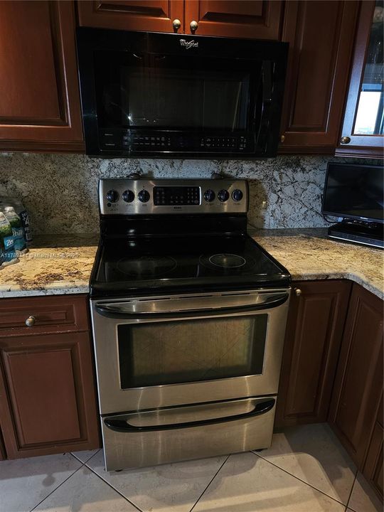 For Sale: $640,000 (2 beds, 2 baths, 1360 Square Feet)