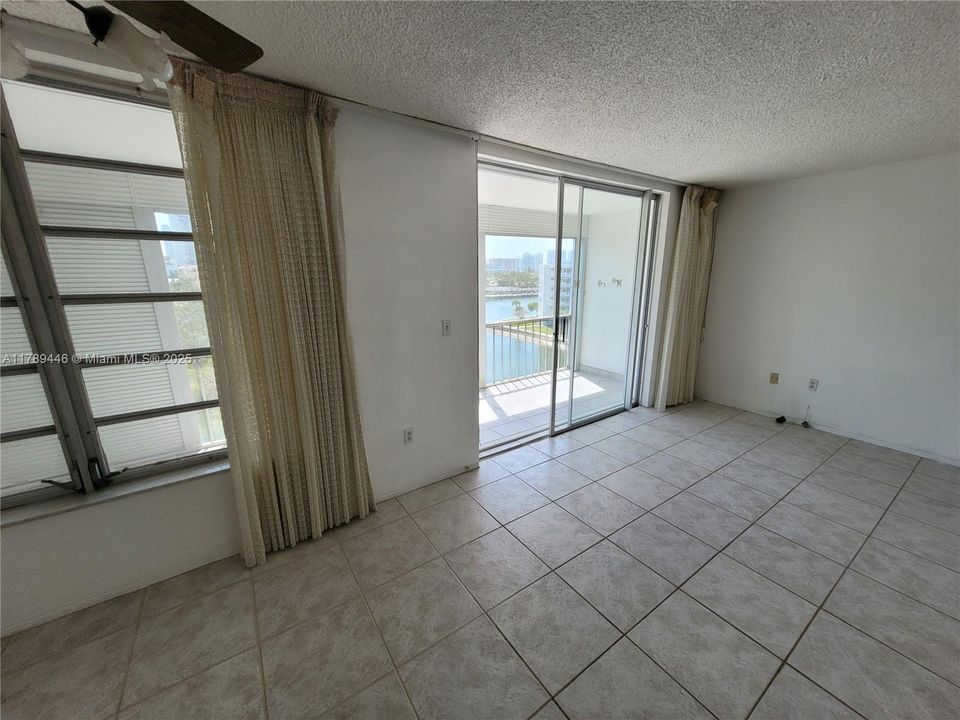 Vendido Recientemente: $149,900 (1 camas, 1 baños, 810 Pies cuadrados)