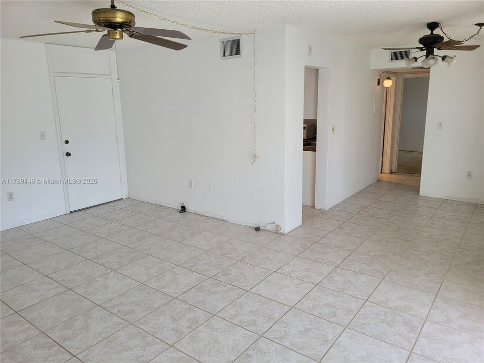 Vendido Recientemente: $149,900 (1 camas, 1 baños, 810 Pies cuadrados)