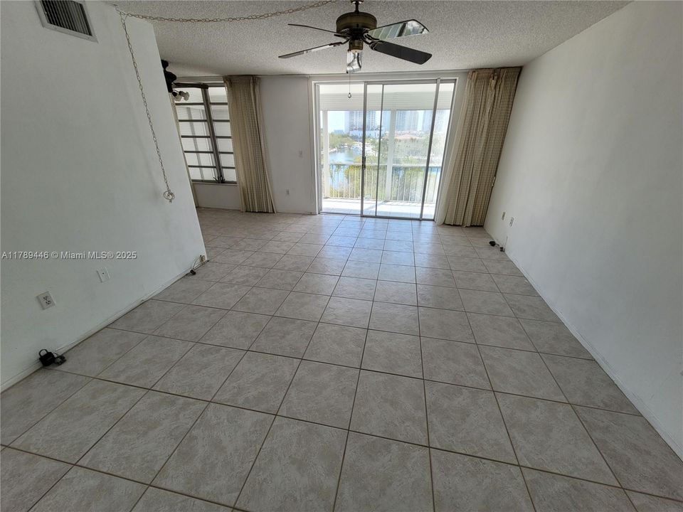 Vendido Recientemente: $149,900 (1 camas, 1 baños, 810 Pies cuadrados)