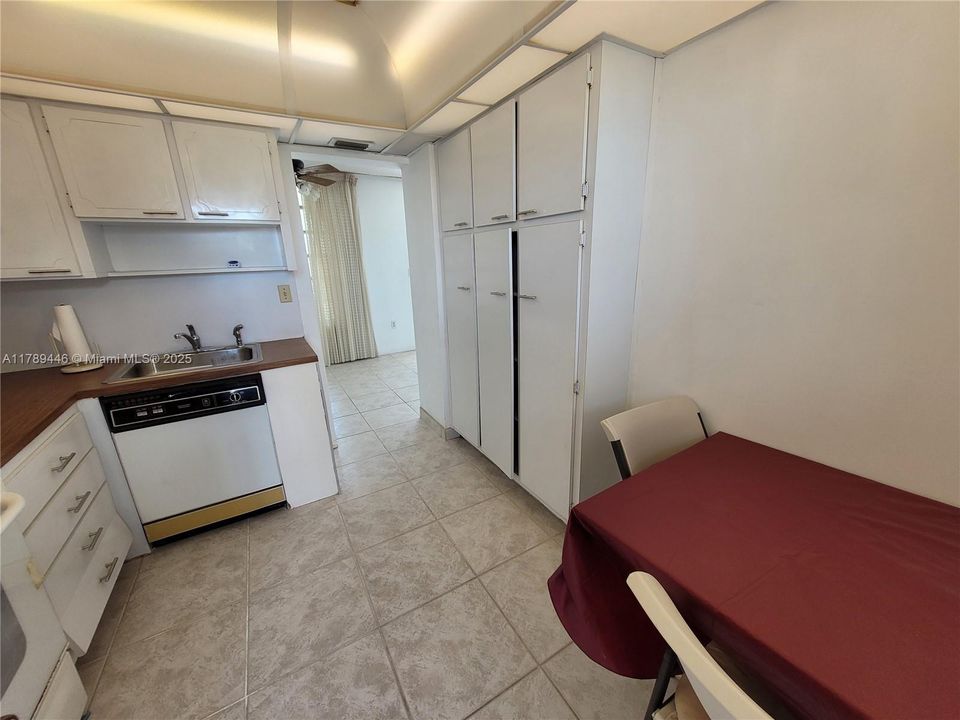 Vendido Recientemente: $149,900 (1 camas, 1 baños, 810 Pies cuadrados)