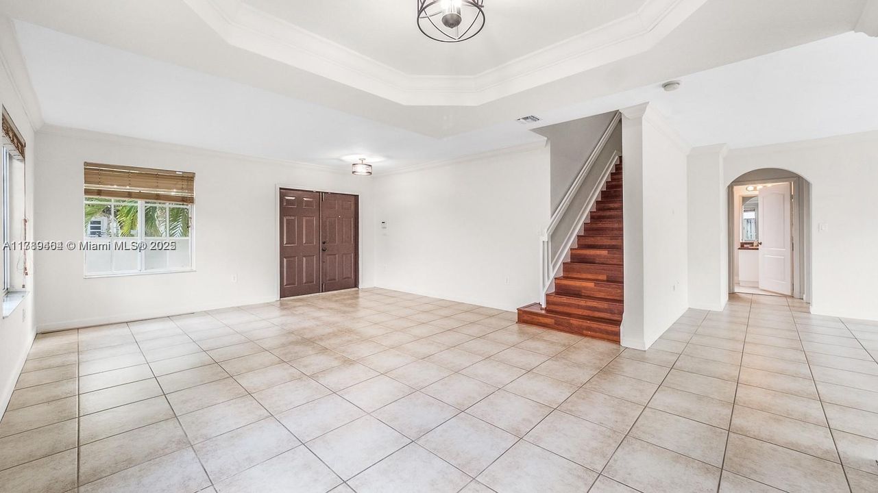 最近租的: $3,650 (4 贝兹, 3 浴室, 2104 平方英尺)