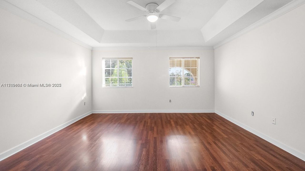 最近租的: $3,650 (4 贝兹, 3 浴室, 2104 平方英尺)