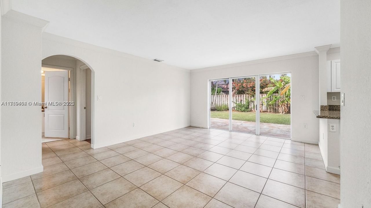 最近租的: $3,650 (4 贝兹, 3 浴室, 2104 平方英尺)