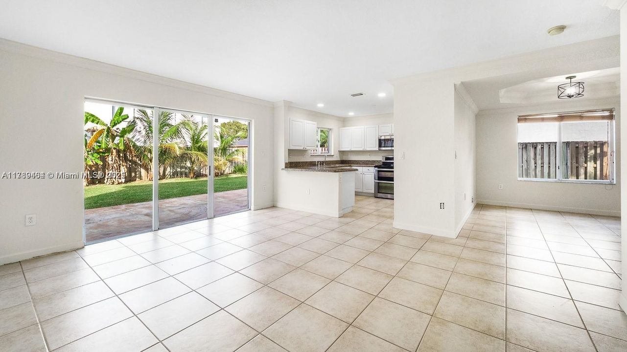 最近租的: $3,650 (4 贝兹, 3 浴室, 2104 平方英尺)