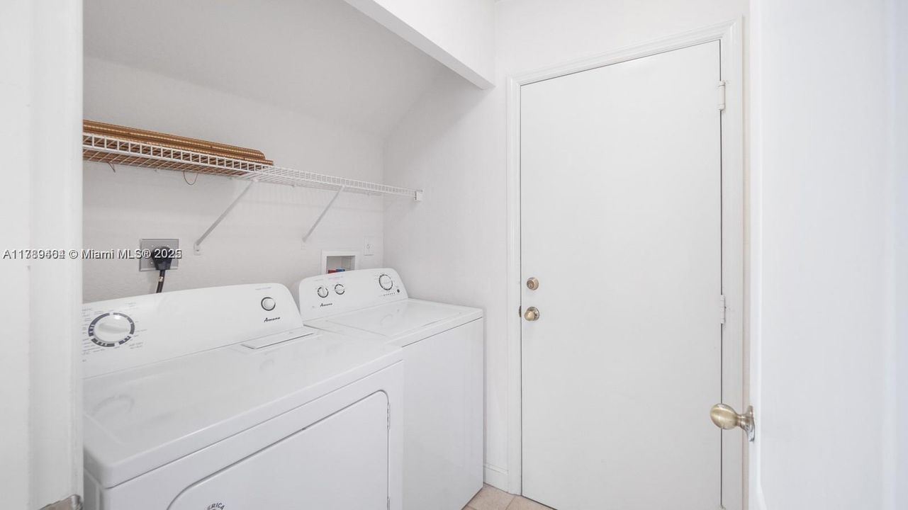 最近租的: $3,650 (4 贝兹, 3 浴室, 2104 平方英尺)