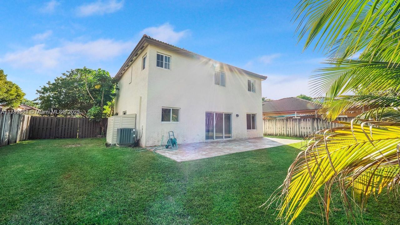 最近租的: $3,650 (4 贝兹, 3 浴室, 2104 平方英尺)