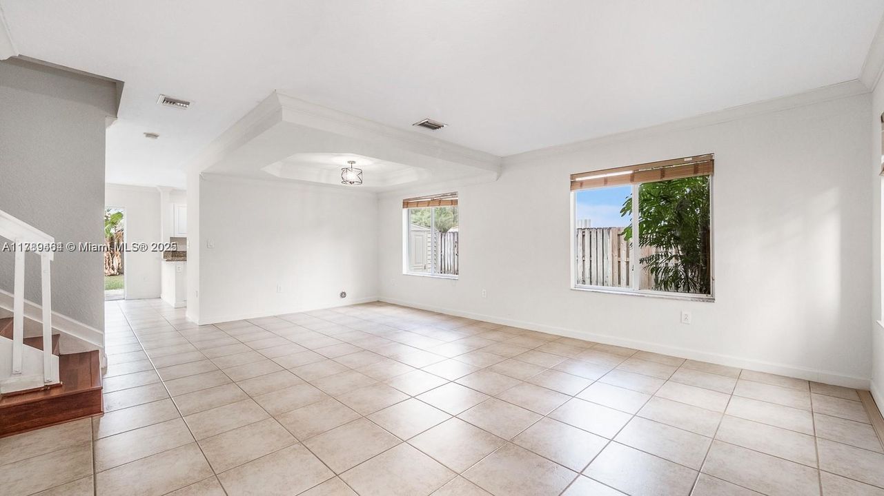 最近租的: $3,650 (4 贝兹, 3 浴室, 2104 平方英尺)