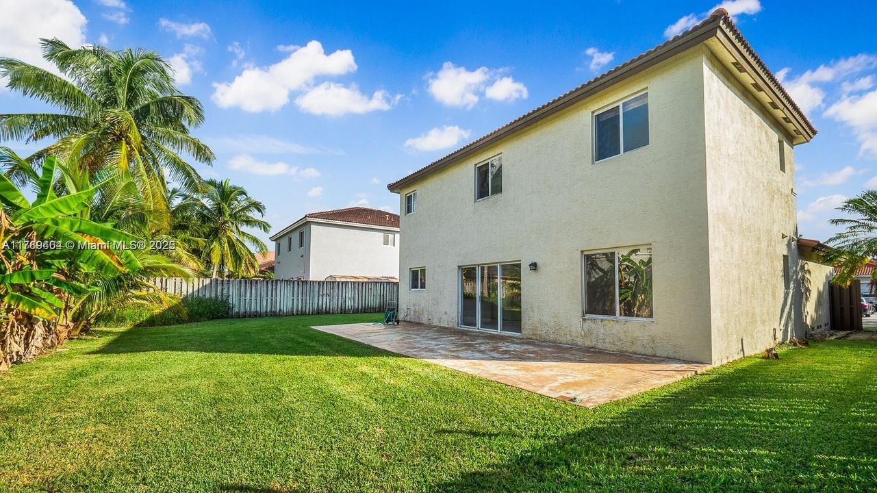 最近租的: $3,650 (4 贝兹, 3 浴室, 2104 平方英尺)