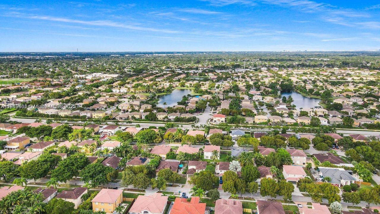 最近租的: $3,650 (4 贝兹, 3 浴室, 2104 平方英尺)