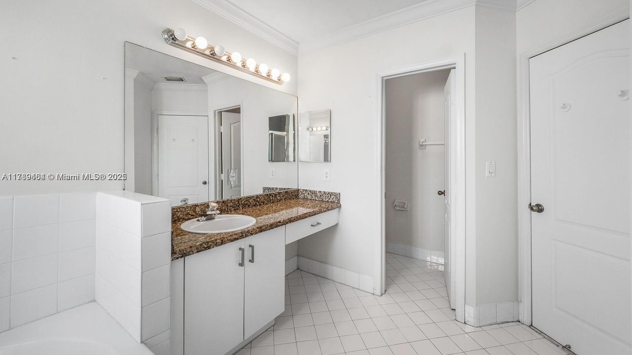 最近租的: $3,650 (4 贝兹, 3 浴室, 2104 平方英尺)