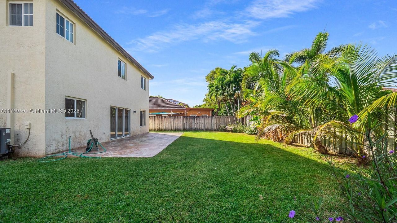 最近租的: $3,650 (4 贝兹, 3 浴室, 2104 平方英尺)